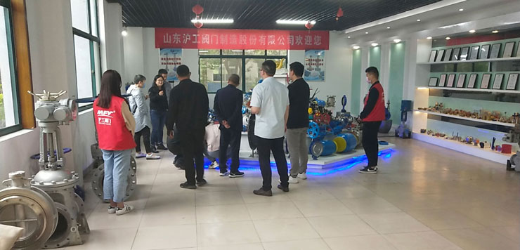 閥門(mén)展廳參觀